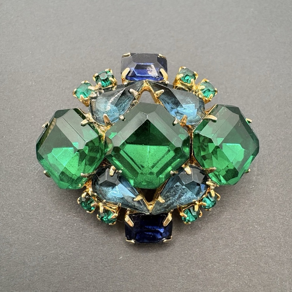 Vintage Emerald Green & Blue Crystal Open Back‎ Prong Set Dome Brooch Gold Tone